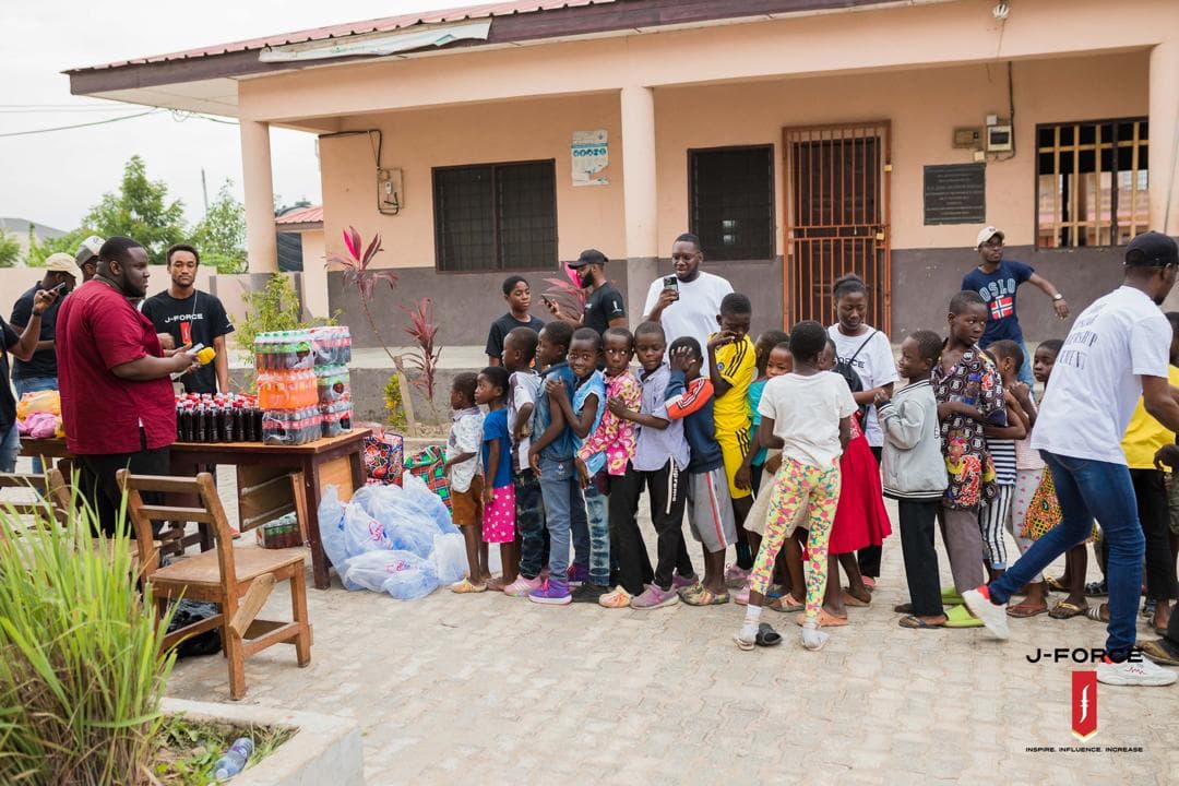 Group photo of volunteers at Agbogbloshie food drive